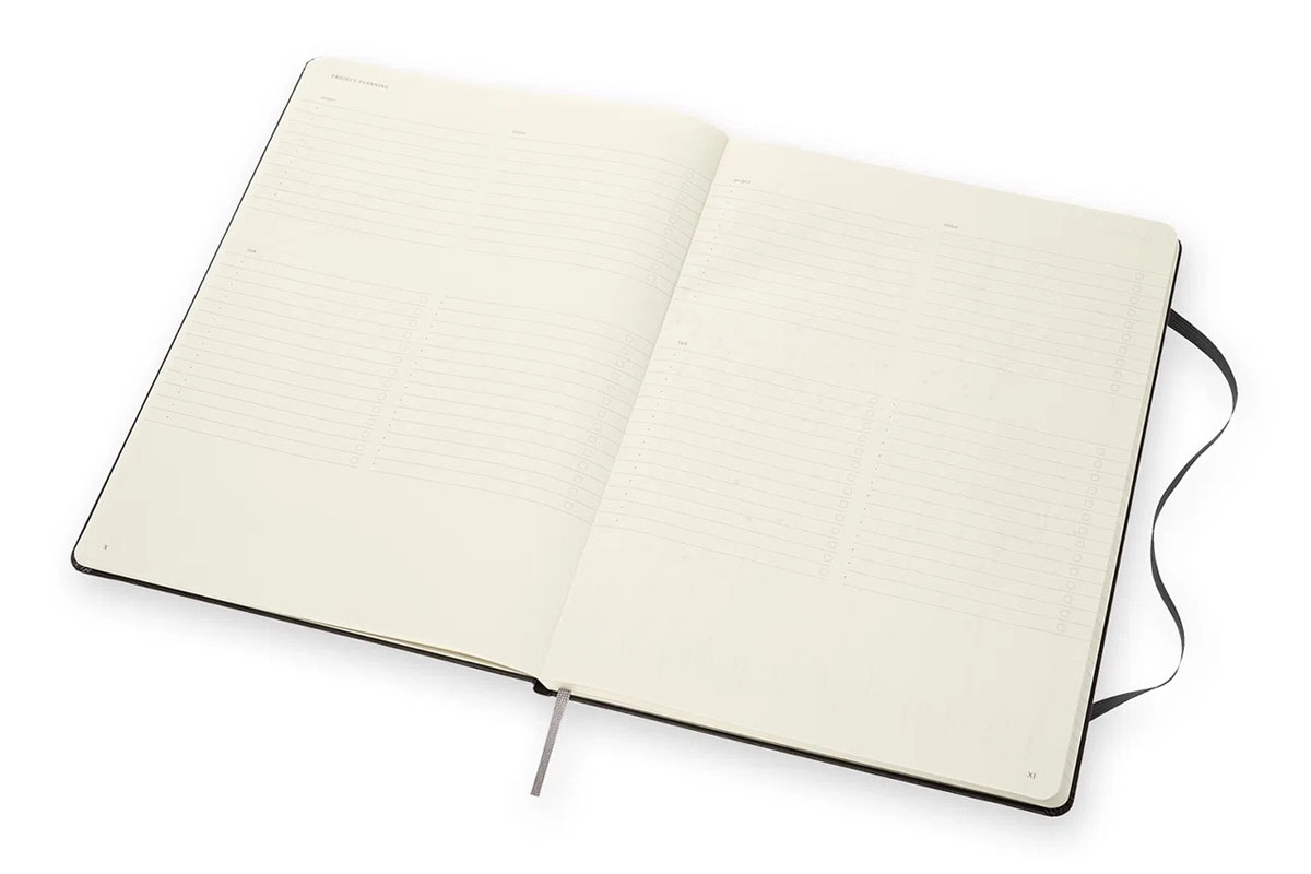 Een Moleskine Professional Ruled Hardcover Notebook A4 Black koop je bij Moleskine.nl